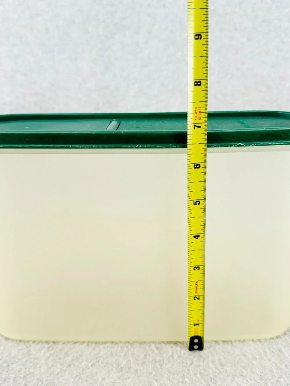 Tupperware Modular Mates Oval #3 with Flip Top Lid Green Vintage 2401A